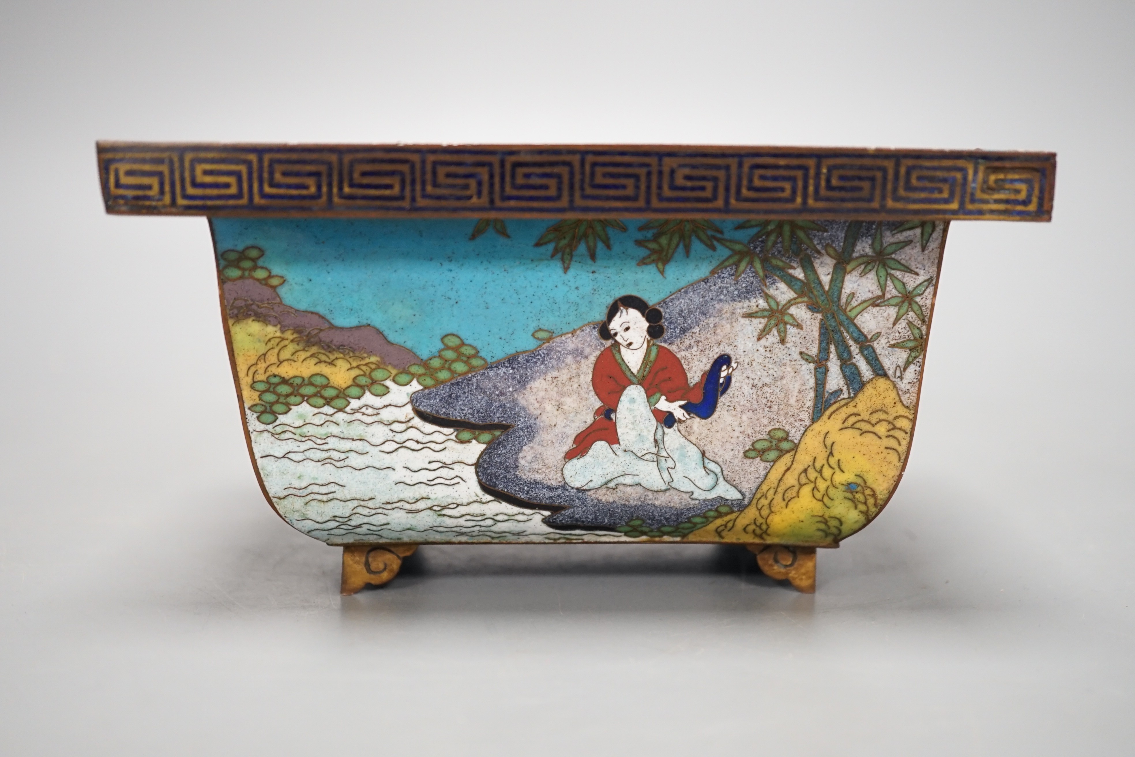 A Chinese rectangular cloisonné enamel censer, early 20th century 16cm